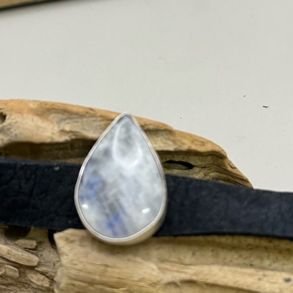 Black Leather Bracelet with Sterling Silver and Moonstone gemstone - Picture 3 of 5